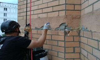 Обследование фасада здания в Богородицке в октябре